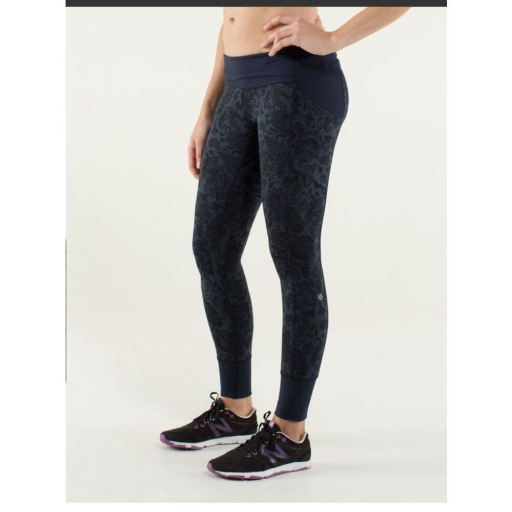 Lululemon En Route Crop Leggings Paisley Inkwell Size: 6